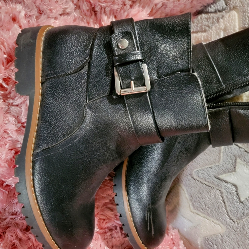 Nautica Booties Black With Sherpa Type Material.